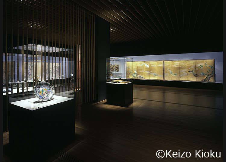 举办以日本美术为中心的丰富多彩的企划展