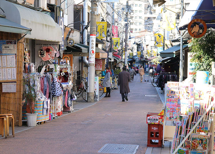 在谷中银座商店街边走边吃