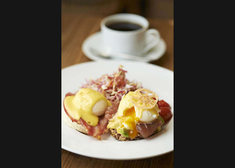 ถ้าเป็นผู้ที่ชื่นชอบไข่ล่ะก็ต้องลอง Half & Half Benedict