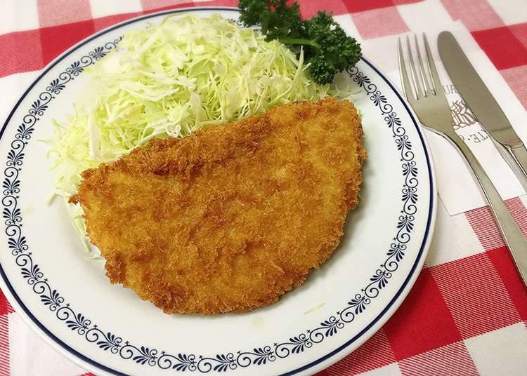 到日式炸肉排和蛋包飯的創始店點餐