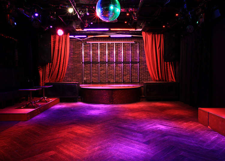 สัมผัสยามค่ำคืนของ Shinjuku Nichome ให้ทั่วร่าง !