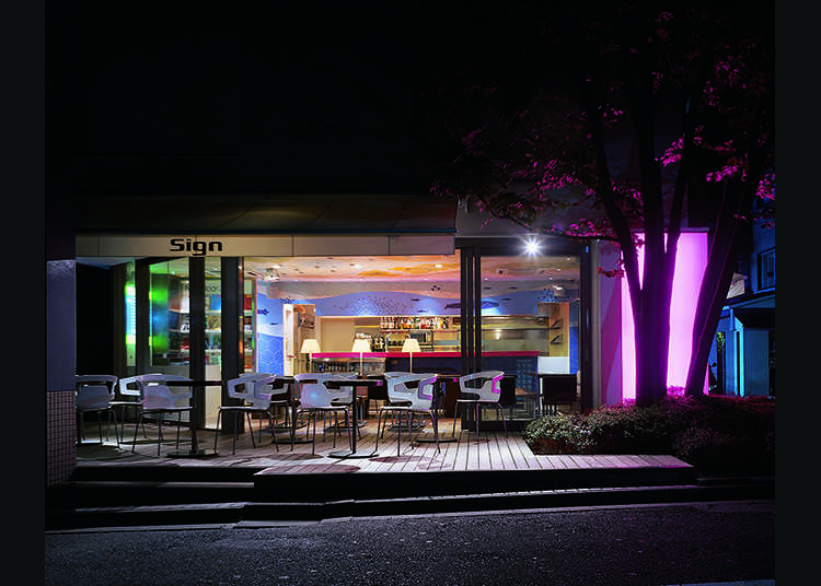 Sign Daikanyama, with its terrace seats looking out onto the streets