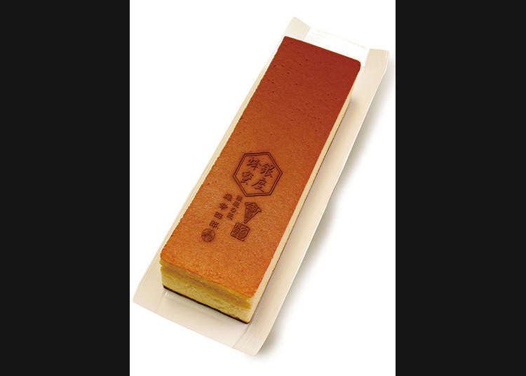Castella sponge cake using honey from Ginza