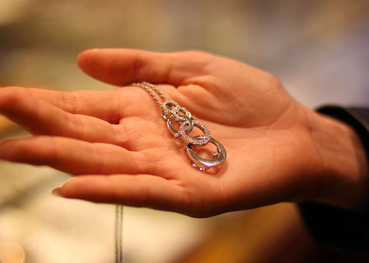 Kalung peringatan 35 tahun