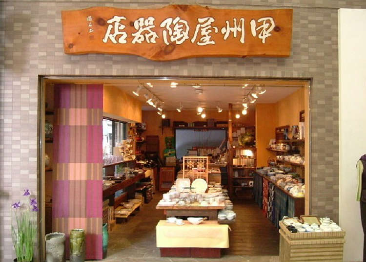 在''甲州屋陶器店''里寻找心仪的餐具