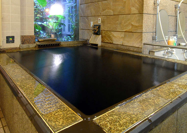 Kolam air panas yang betul-betul berada di hadapan Stesen Kamata