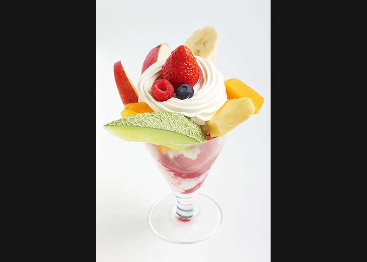 Makan buah-buahan di Ginza Senbikiya