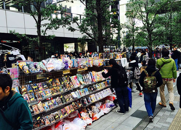 Electric appliances and anime goods can be found!