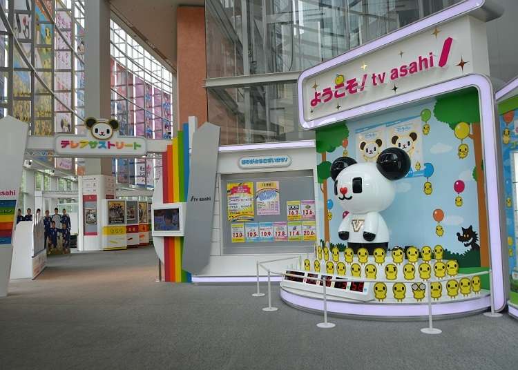 Take souvenir photos in TV studios!