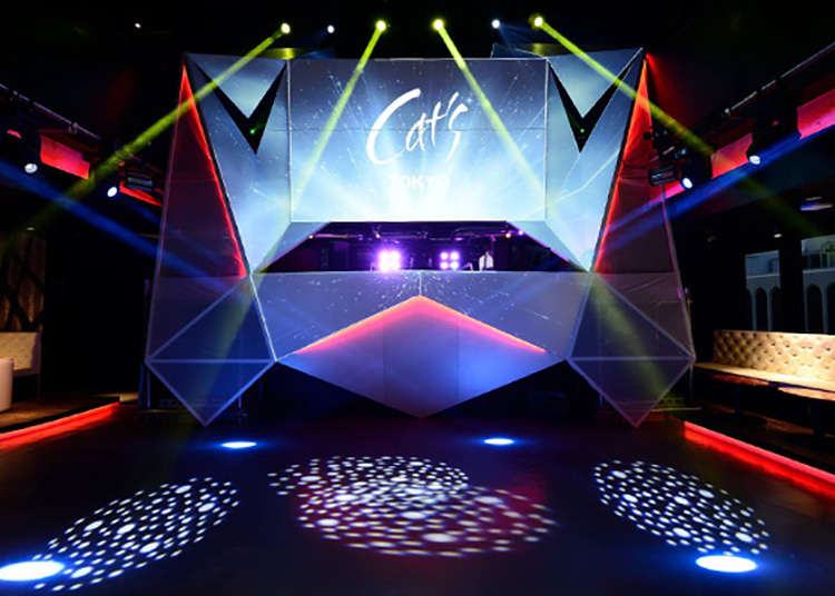 Berinteraksi dengan DJ Terkini di Klub Malam