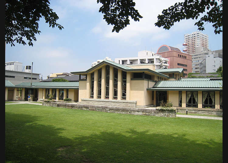 10. Try touching this impressive piece of architecture