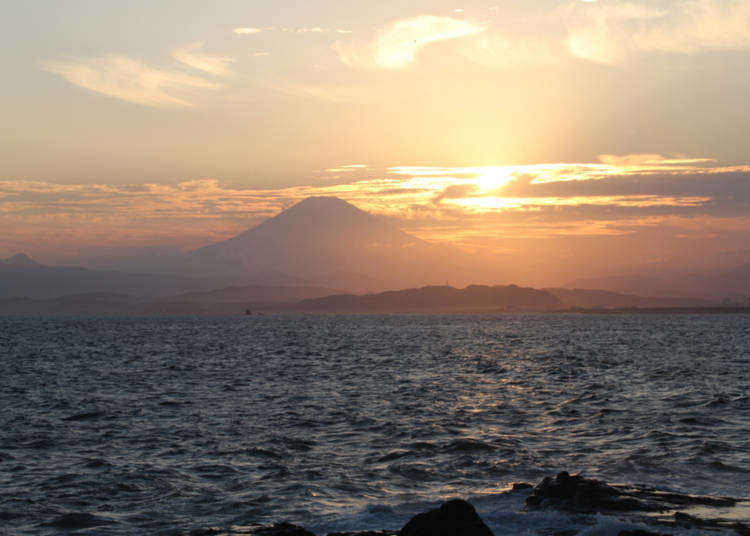 Take a Seaside Stroll in Enoshima
