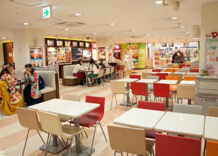 A shopping and gourmet area you can enjoy free of charge