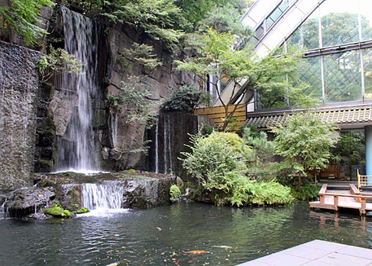 Ehh, air terjun di tengah-tengah kota metropolis!? Jom bersiar-siar di sebalik taman!