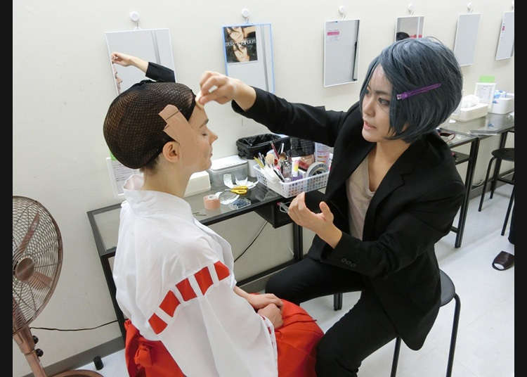 コスプレメイクにテープは必須