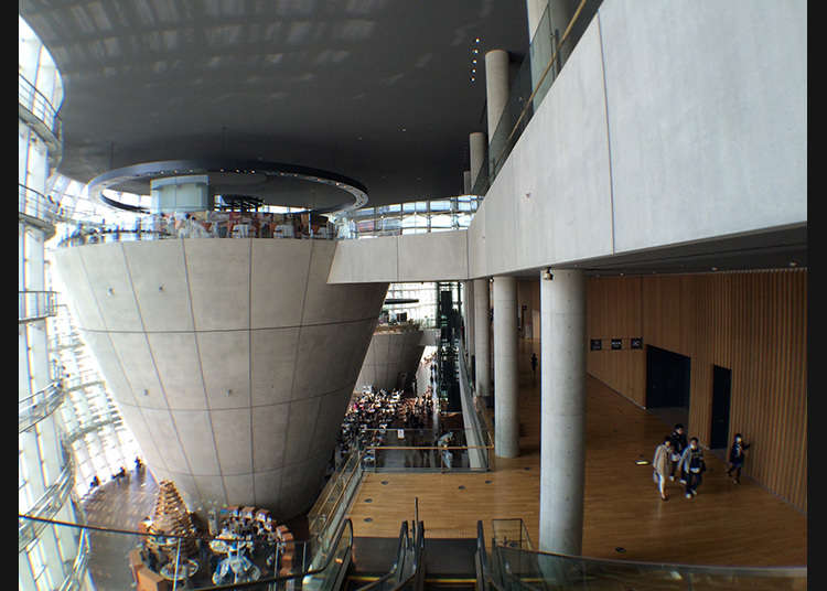 Makan Siang di Museum Seni