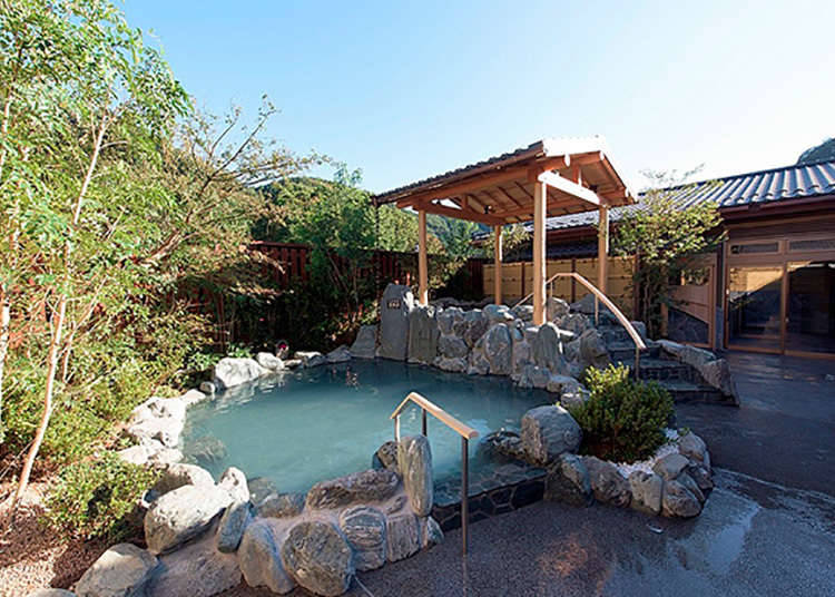 Kemudahan higaeri onsen (kolam air panas semula jadi Jepun) di