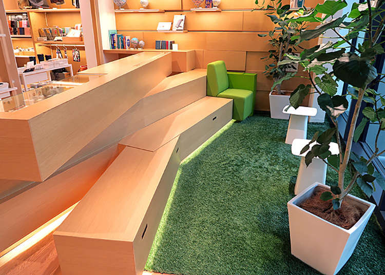 Melihat Jalan Ginza dari "Nomad Corner"