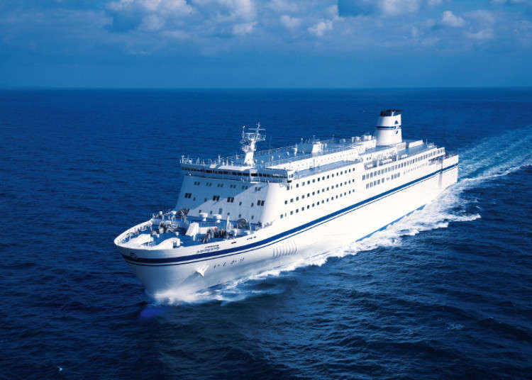 Japanese ferries, houseboats and short cruises