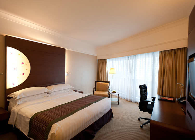 Servis berbayar dan percuma di hotel