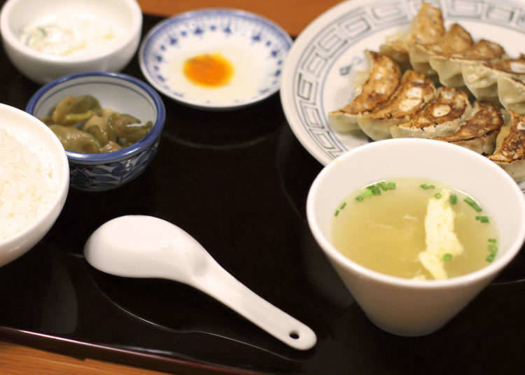 Set yang dimakan bersama gyoza