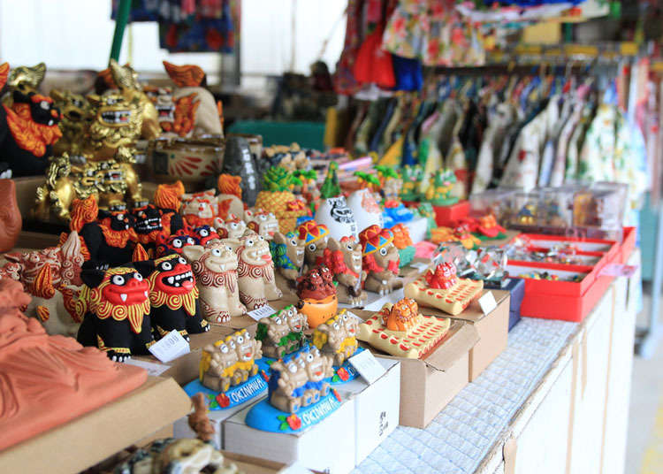 Perbezaan antara kedai cenderahati dan
