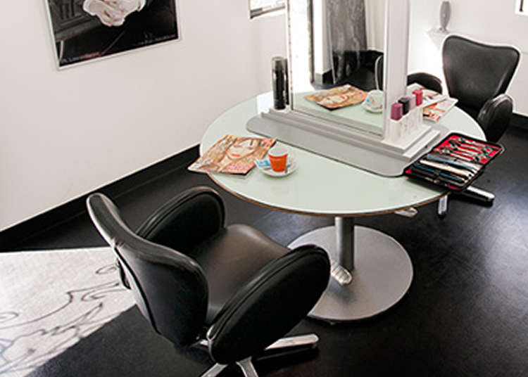 Sin Den: a Famous Salon Beloved by International Artists