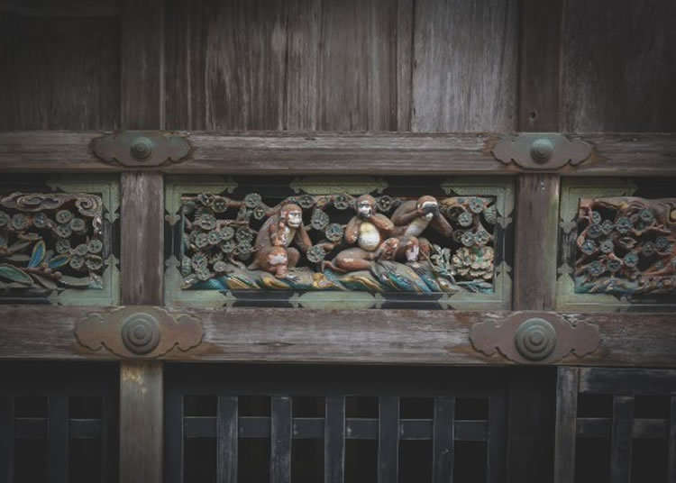 「三神庫」和「三猿的雕刻」