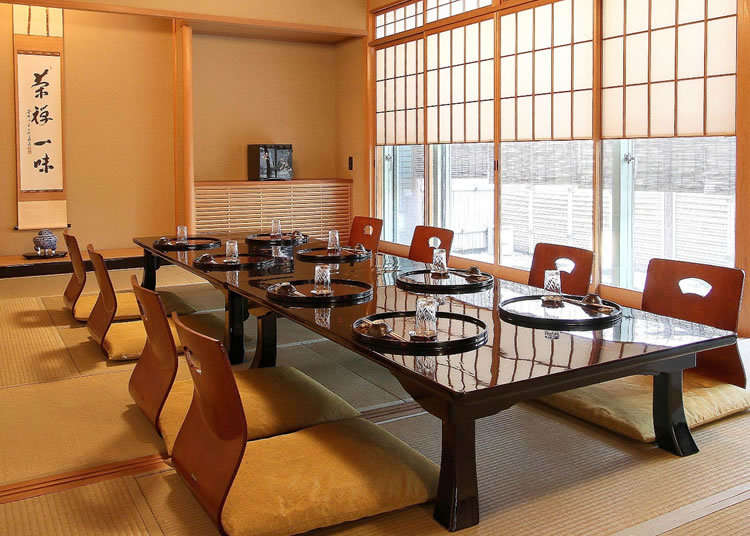 座敷で楽しむ老舗の会席料理