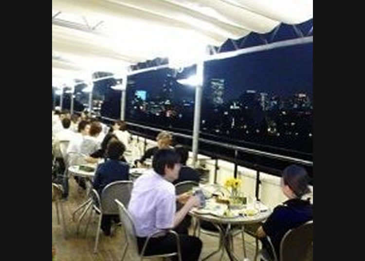 녹음이 우거진 공원에서 전통의 맛을 즐기자!