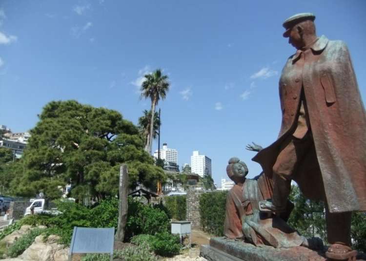 The most photographed place with a statue based on a novel