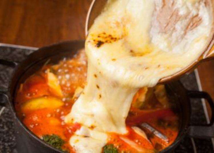 こってり味の「ラクレットチーズ鍋」は20代に人気