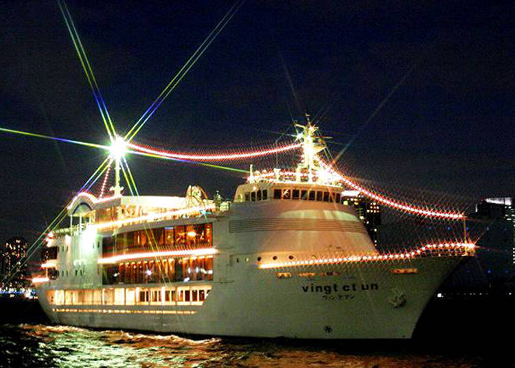 "Vingt et Un" Countdown Cruise: Celebrating New Year's with Champagne