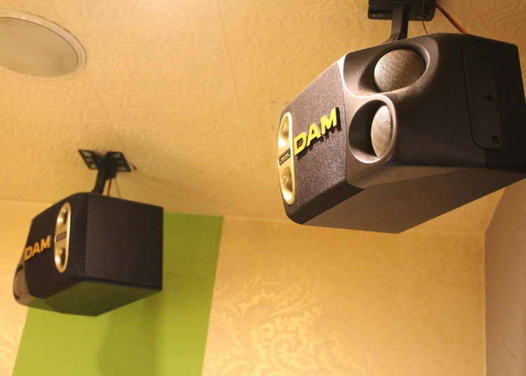 Saatnya Bernyanyi di Karaoke!