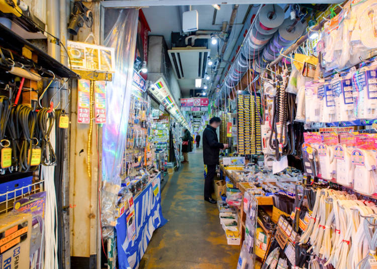 Membeli-belah di Akihabara