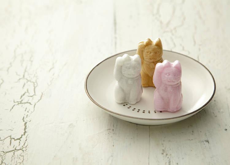 Kue Monaka Keberuntungan Berbentuk Kucing "Manekineko"