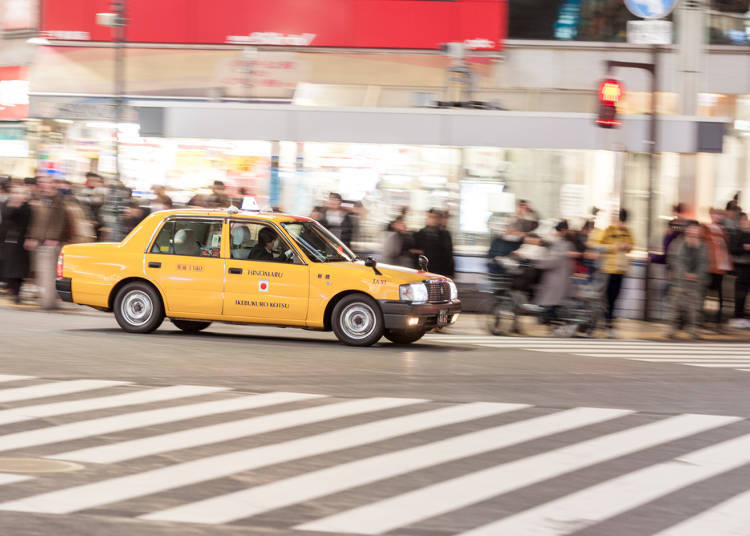 A Fun, Affordable Airport Taxi for Groups