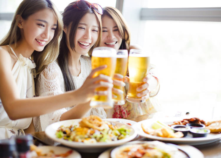 二、不管是食物或饮料,会等大家的菜都上好了才开动