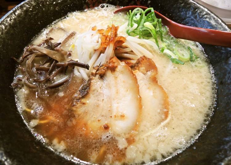 《在地人排隊再長也要吃到!新宿站西口專家推薦必吃的3家人氣拉麵店》