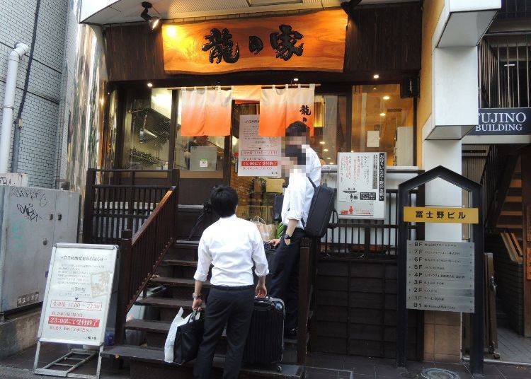 《在地人排隊再長也要吃到!新宿站西口專家推薦必吃的3家人氣拉麵店》