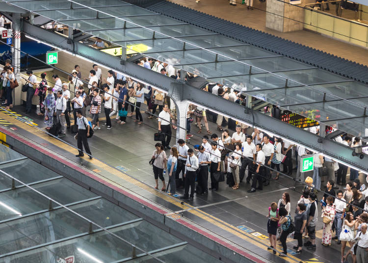 1.等候列車時請按照指示排隊