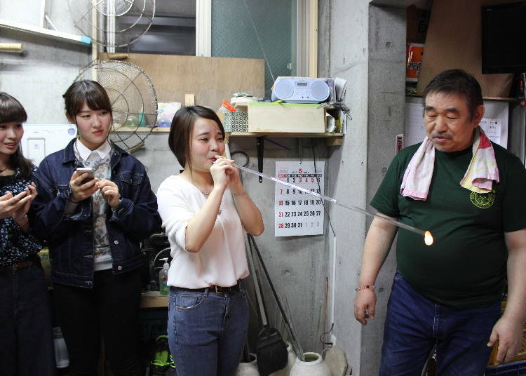 입으로 유리를 불어보자.