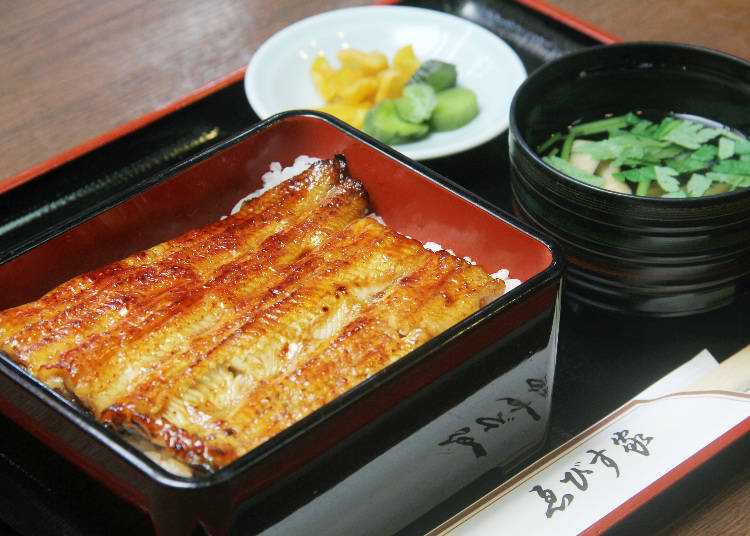 在江戶時代創業的老店「Ebisu家」享用柴又經典美食「鰻魚飯」