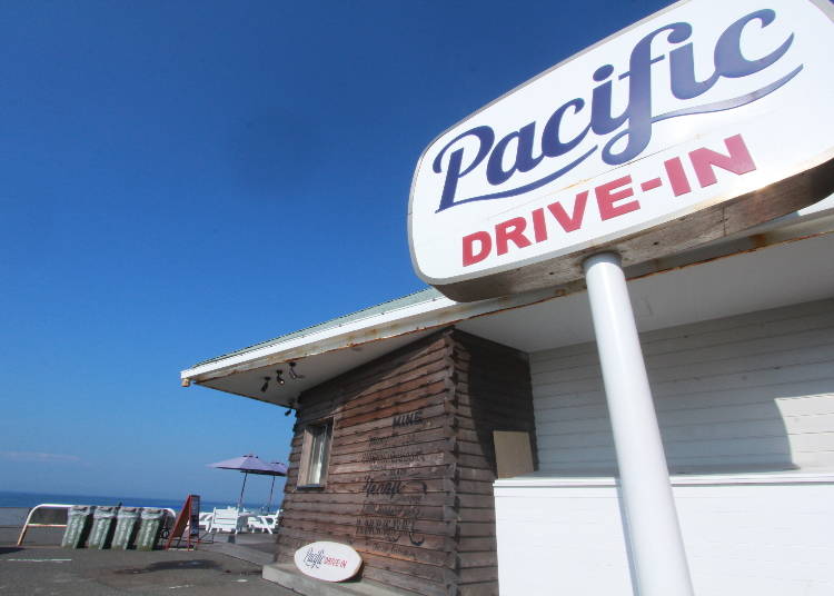 SPOT3)海辺の「パシフィックドライブイン」で味わう
ハワイ気分の朝食&ランチ