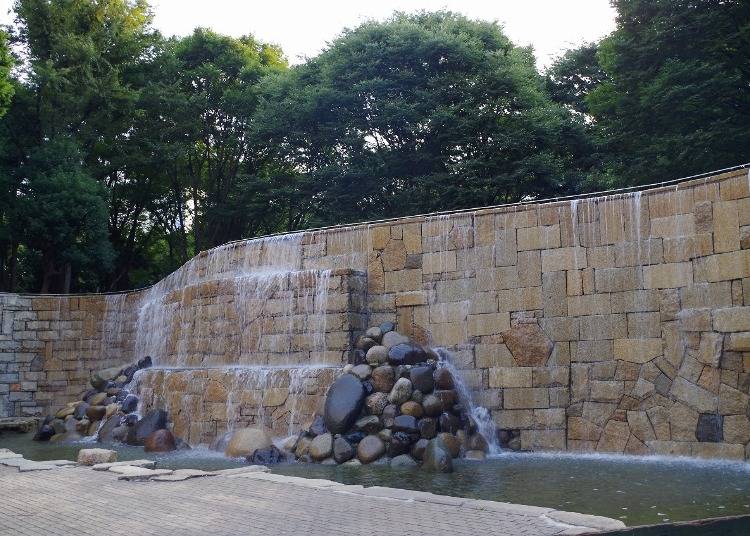 4. 新宿也有「尼加拉瓜大瀑布」?