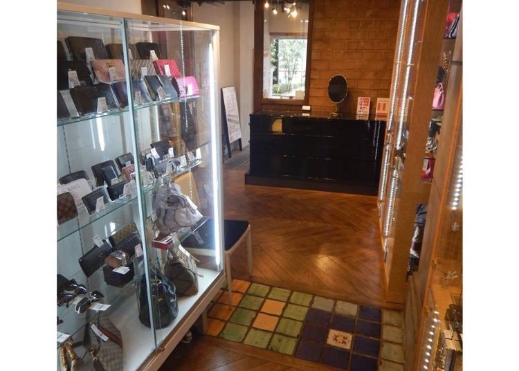 販售從珠寶飾品到家店等五花八門的商品!『大藏質店 赤坂店』