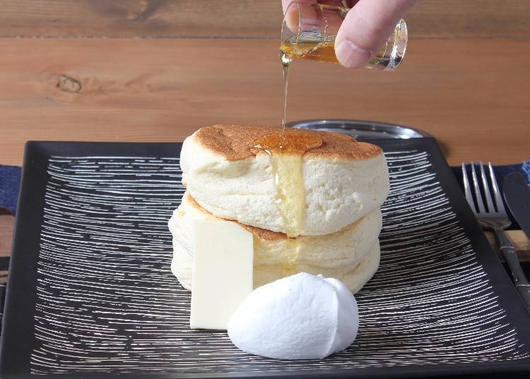 Hironori Ikeno’s Secret Sightseeing Tips #4
Benitsuru Serves the Fluffiest Pancakes in all of Asakusa!