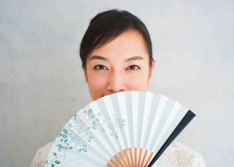 5. 一直人氣不減的必備款紀念品「扇子」