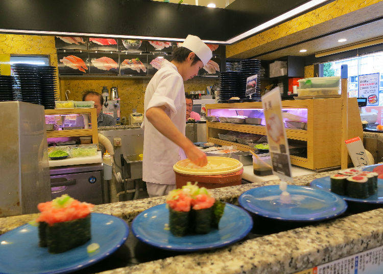 2. Oedo Shinjuku West Entrance: 160 Yen per Plate at a Fantastic Conveyor Belt Sushi Restaurant