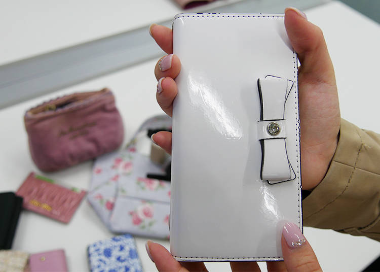 Anna’s Smartphone: a Cute, Functional Case!